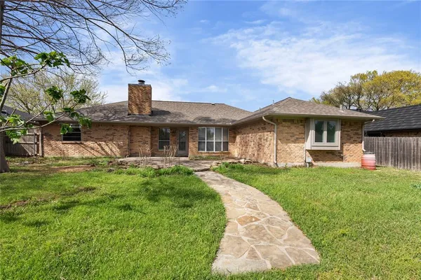 $2,800 | 1106 Almond Drive, Mansfield, TX 76063