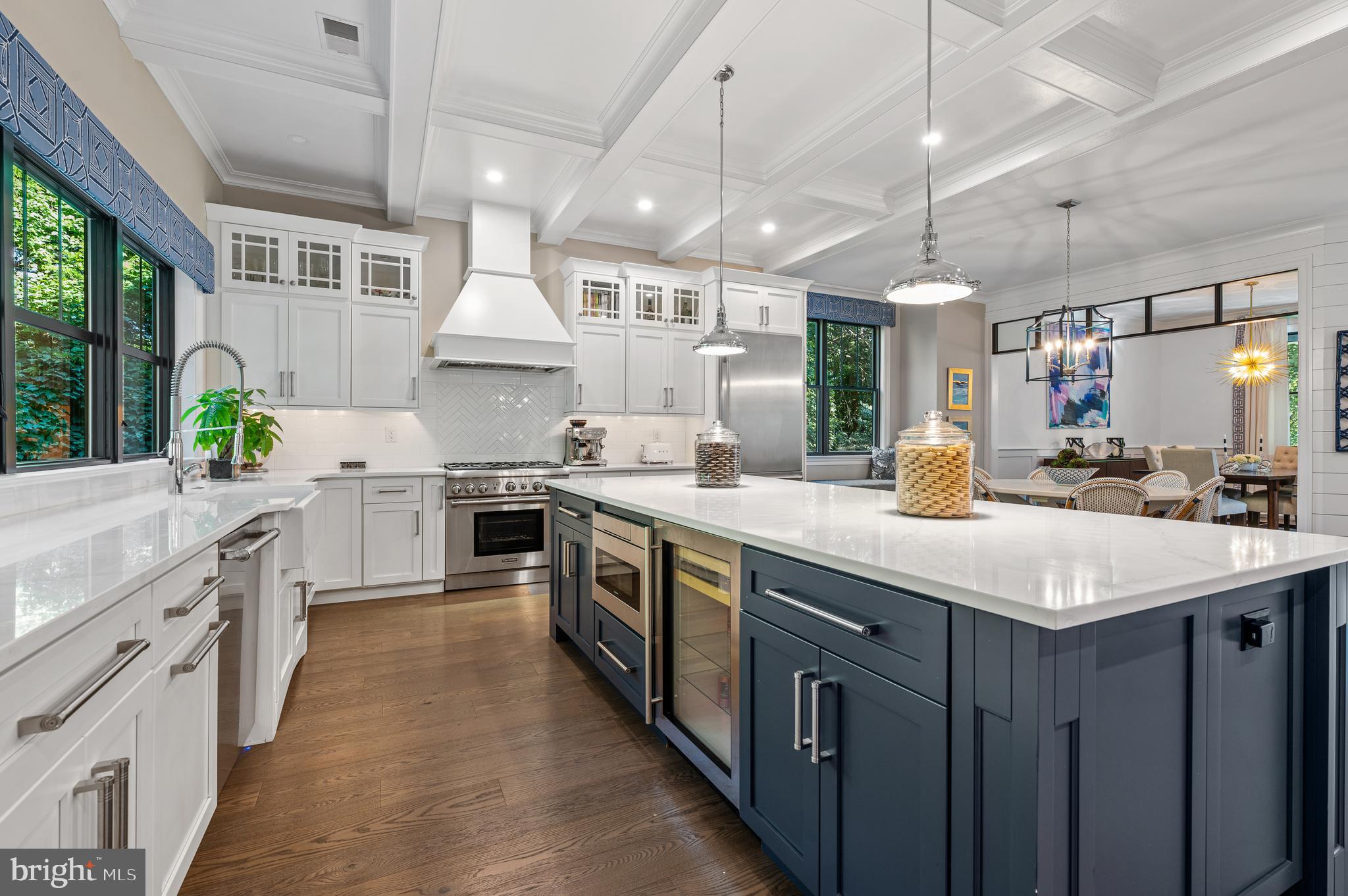 526 Montgomery Lane Wayne, PA 19087 - Photo 11 of 46 Top of the line appliances and quartz countertops