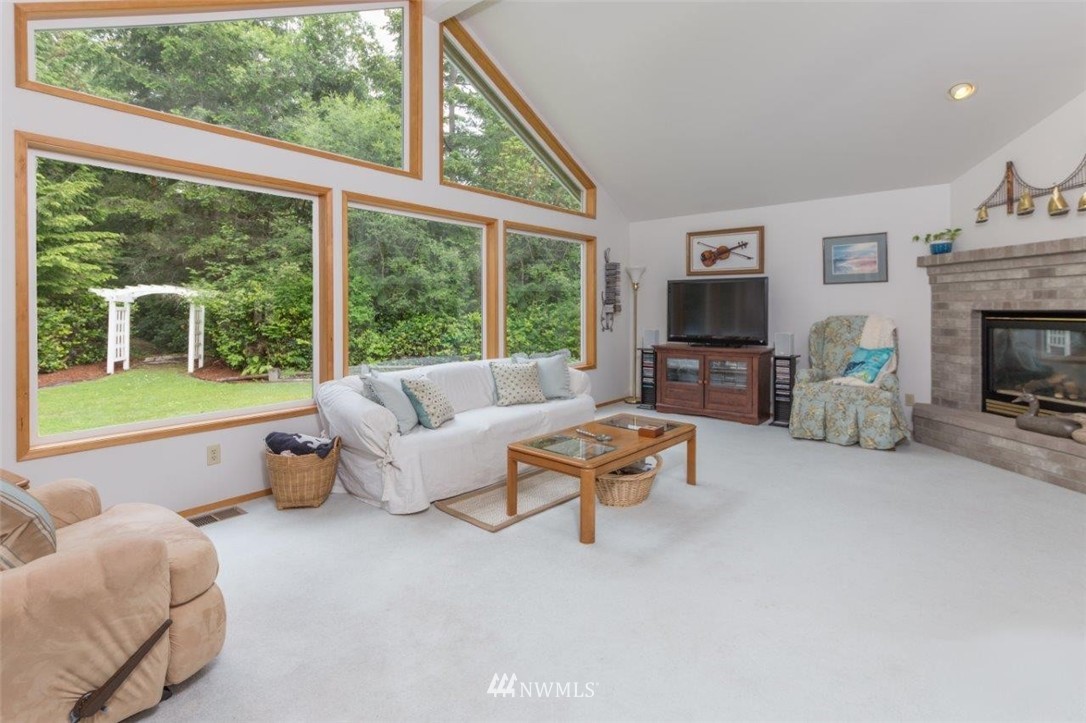 47 Robbins Road Nordland, WA 98358 - Photo 4 of 21 Gallery Image 4