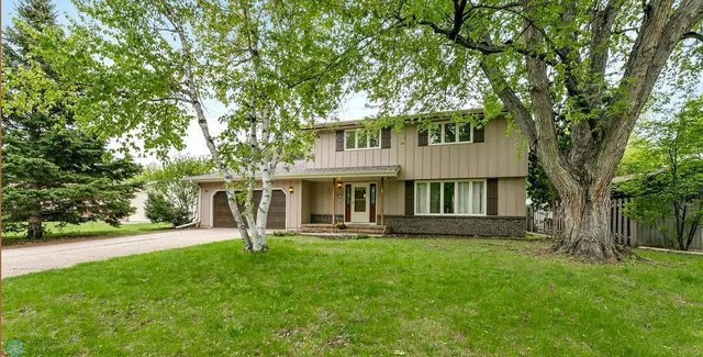 $397,500 | 3667 Evergreen Road North, Fargo, ND 58102