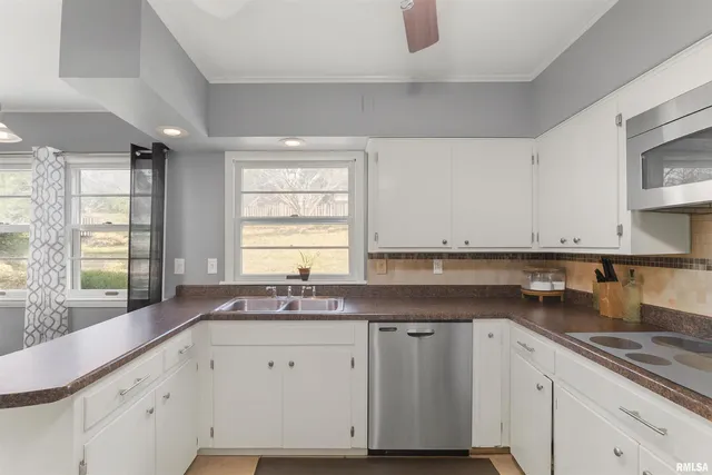 $187,500 | 2552 37th Avenue, Rock Island, IL 61201