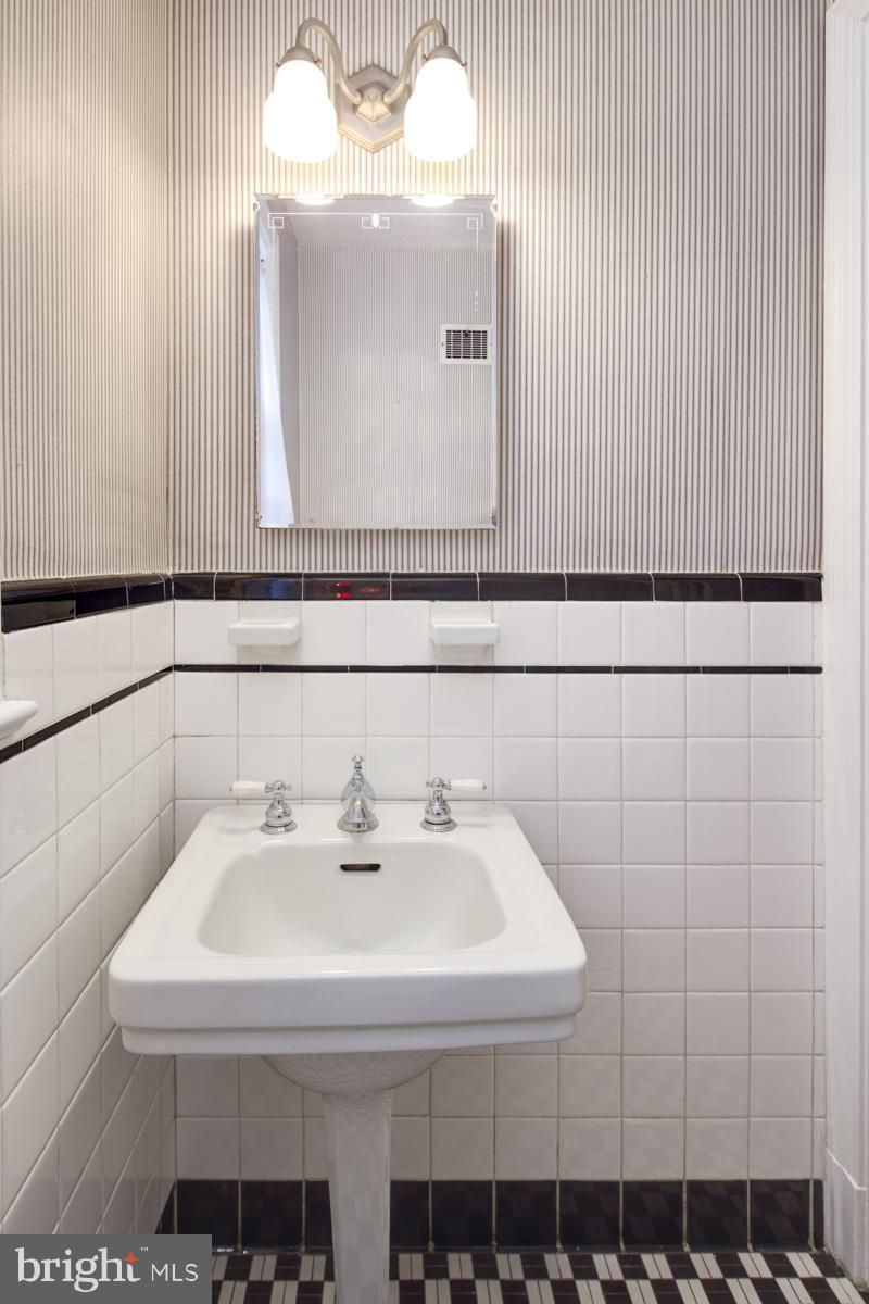 4326 36th Street Northwest Washington, DC 20008 - Photo 15 of 30 Bath