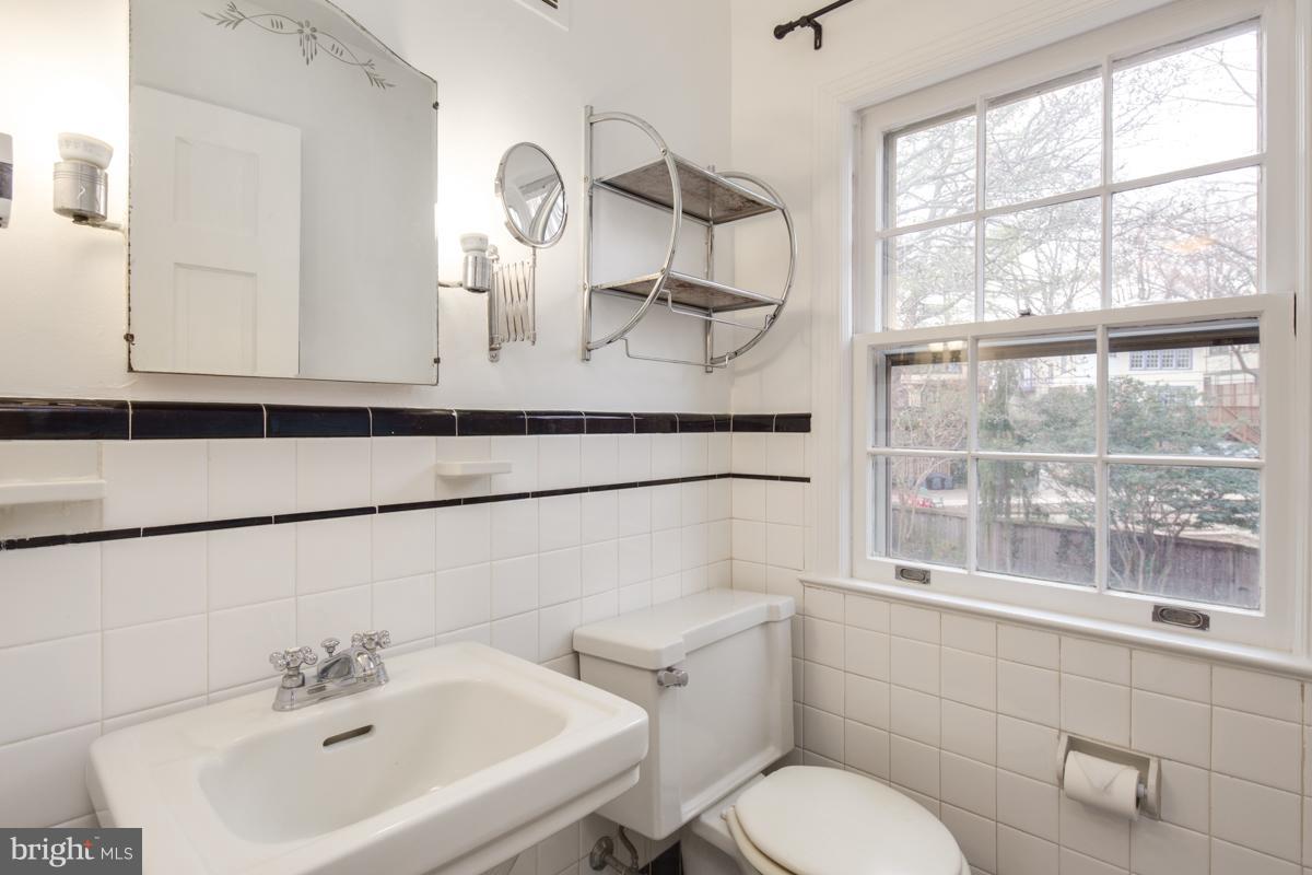 4326 36th Street Northwest Washington, DC 20008 - Photo 19 of 30 Bath (Master)