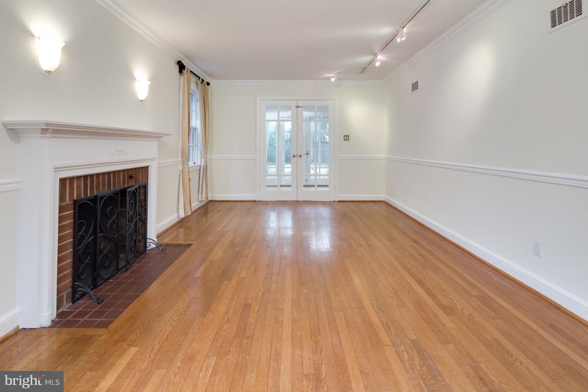 4326 36th Street Northwest Washington, DC 20008 - Photo 4 of 30 Living Room