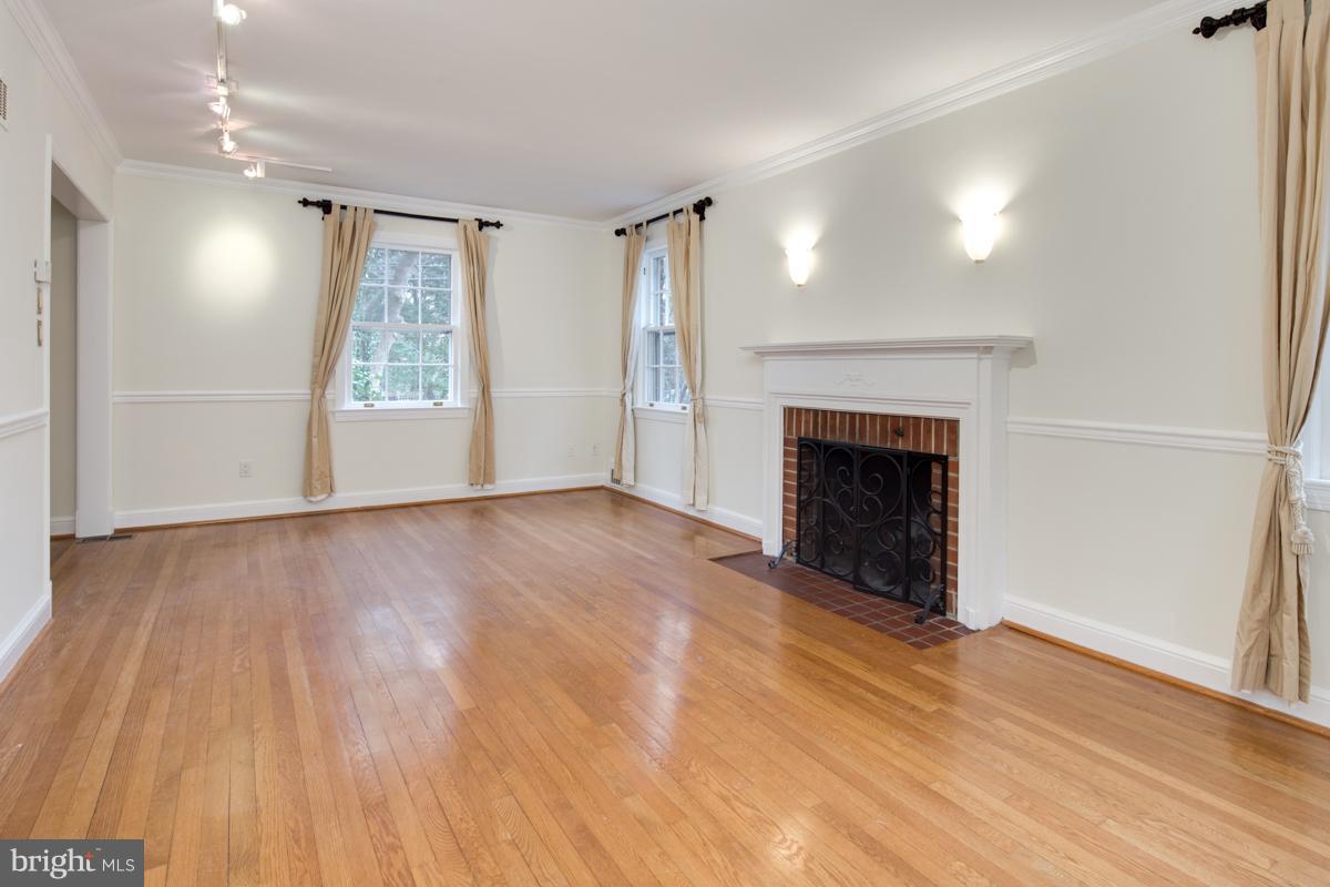 4326 36th Street Northwest Washington, DC 20008 - Photo 6 of 30 Living Room