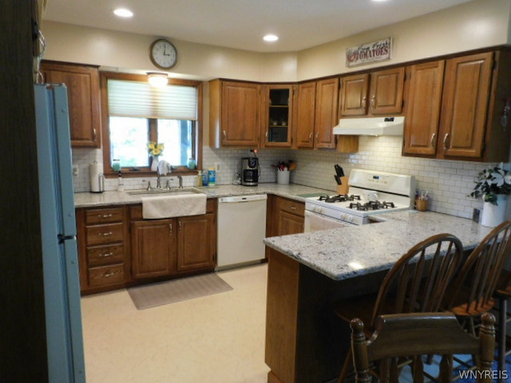6986 Minnick Road Lockport Town, NY 14094 - Photo 2 of 28