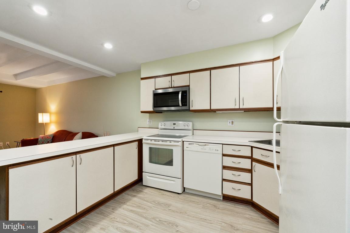 2 Center Road, Unit 2C4 Towson, MD 21286 - Photo 9 of 20 Kitchen