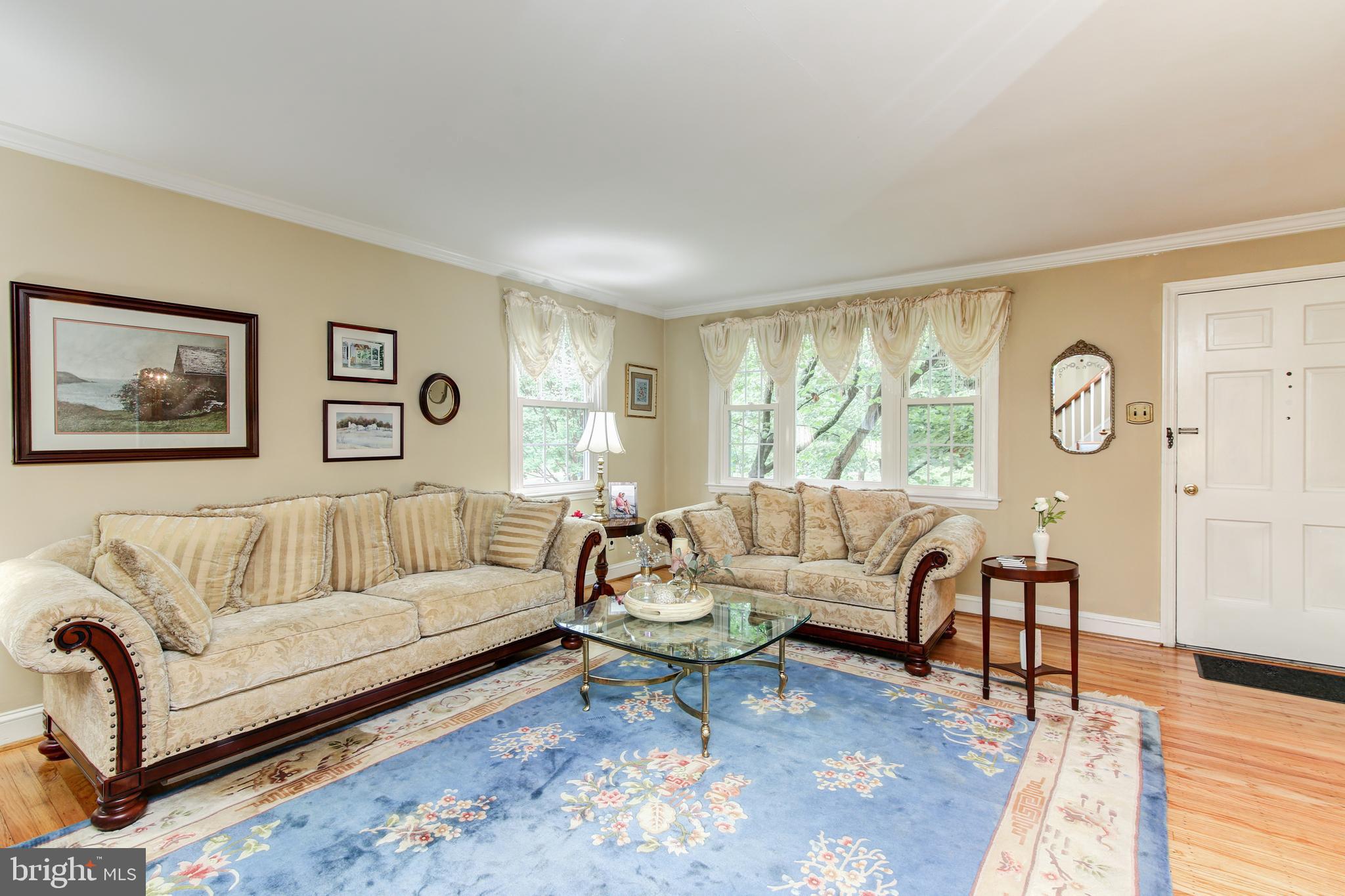 610 West Rolling Road Springfield, PA 19064 - Photo 11 of 34 Living room with refinished HW floors