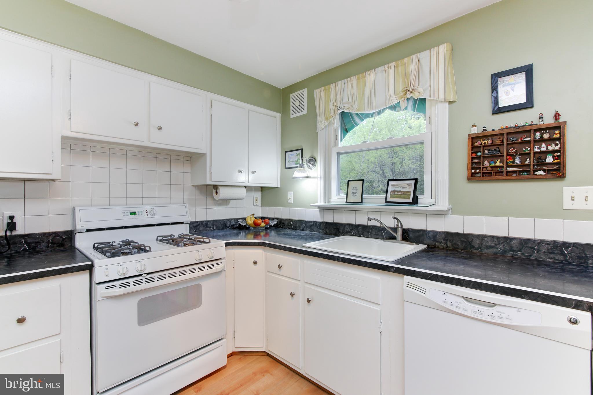 610 West Rolling Road Springfield, PA 19064 - Photo 19 of 34 Gas cooking