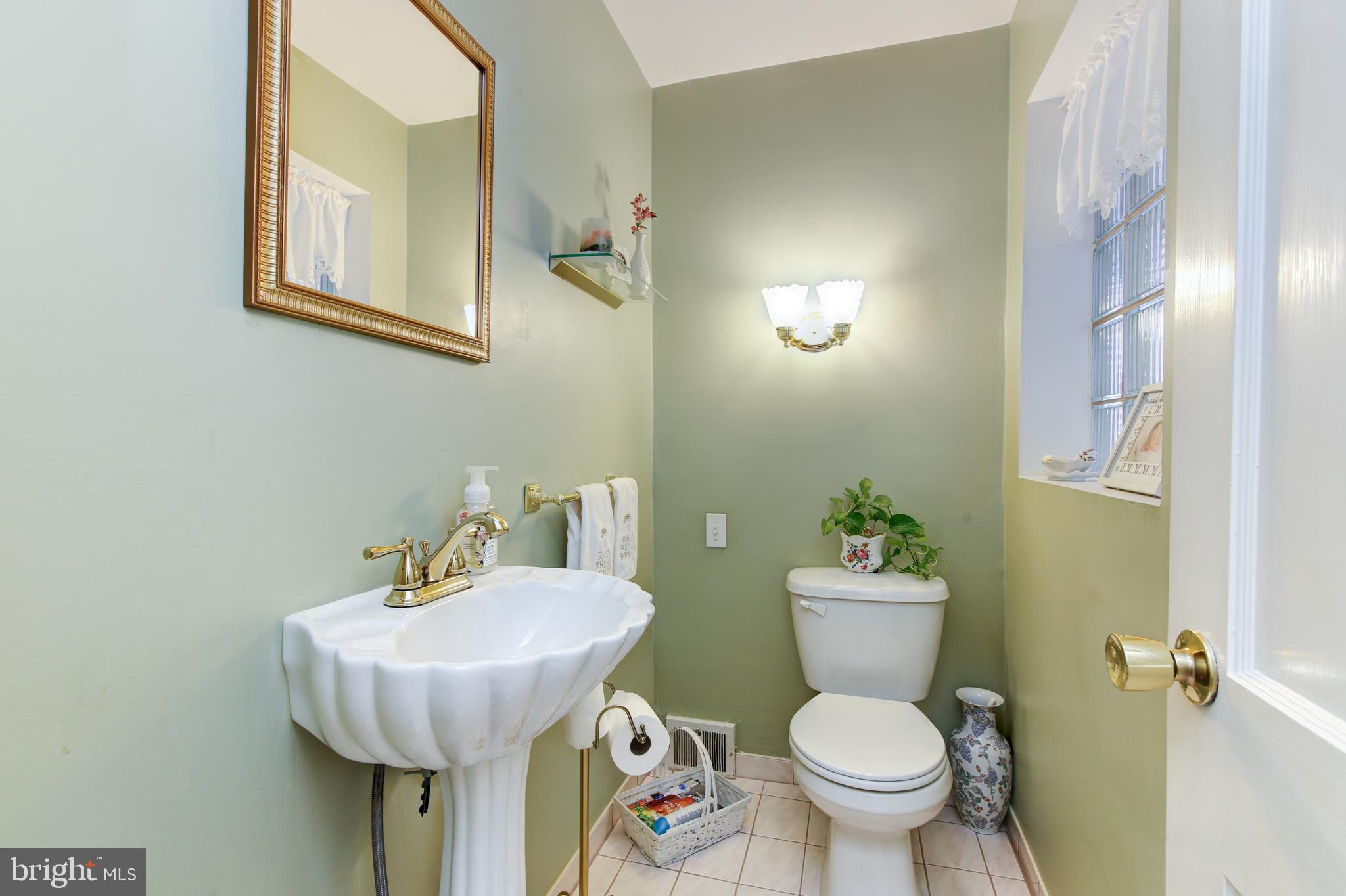 610 West Rolling Road Springfield, PA 19064 - Photo 22 of 34 Updated first floor powder room