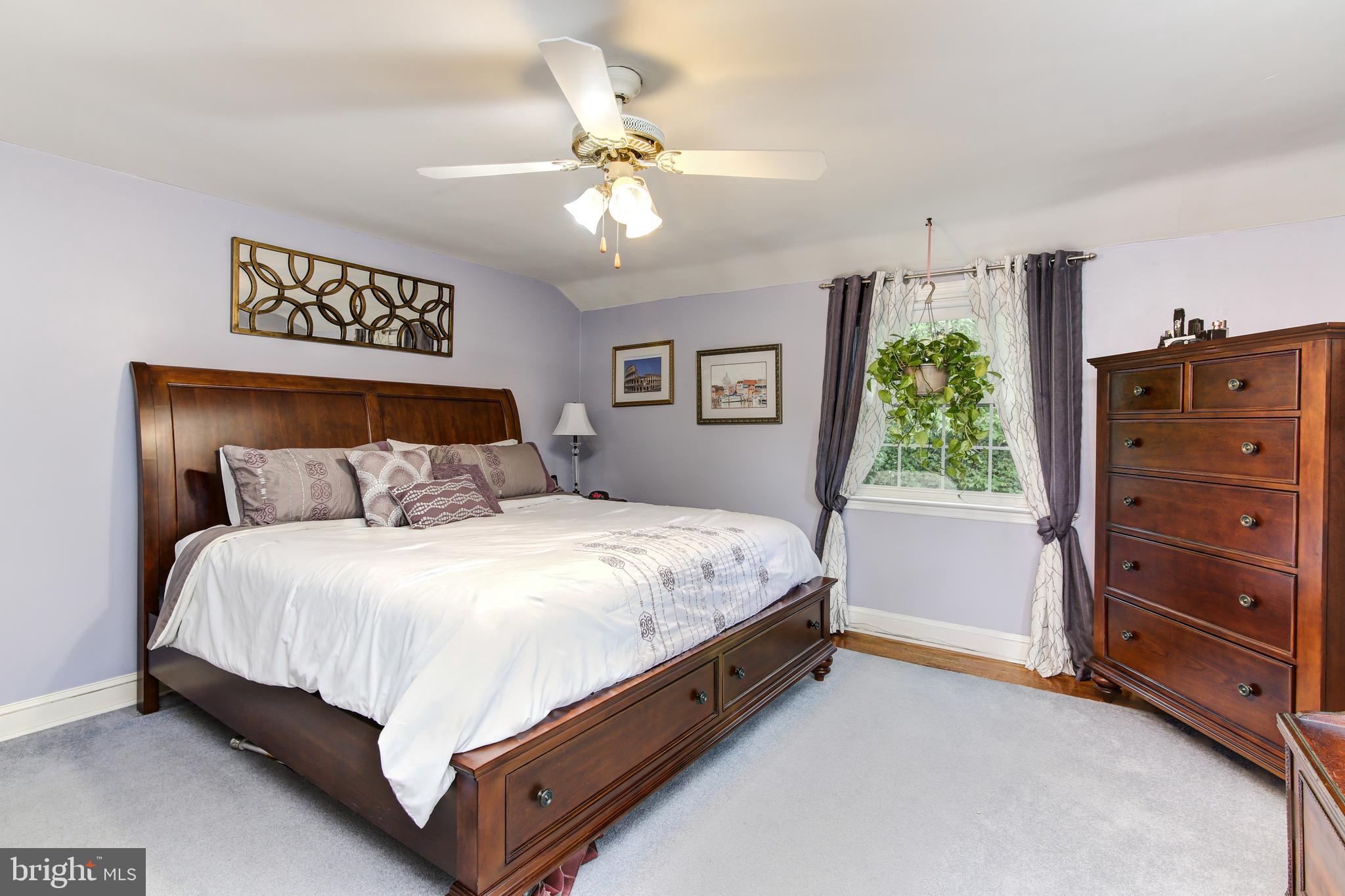 610 West Rolling Road Springfield, PA 19064 - Photo 25 of 34 Great sized master bedroom