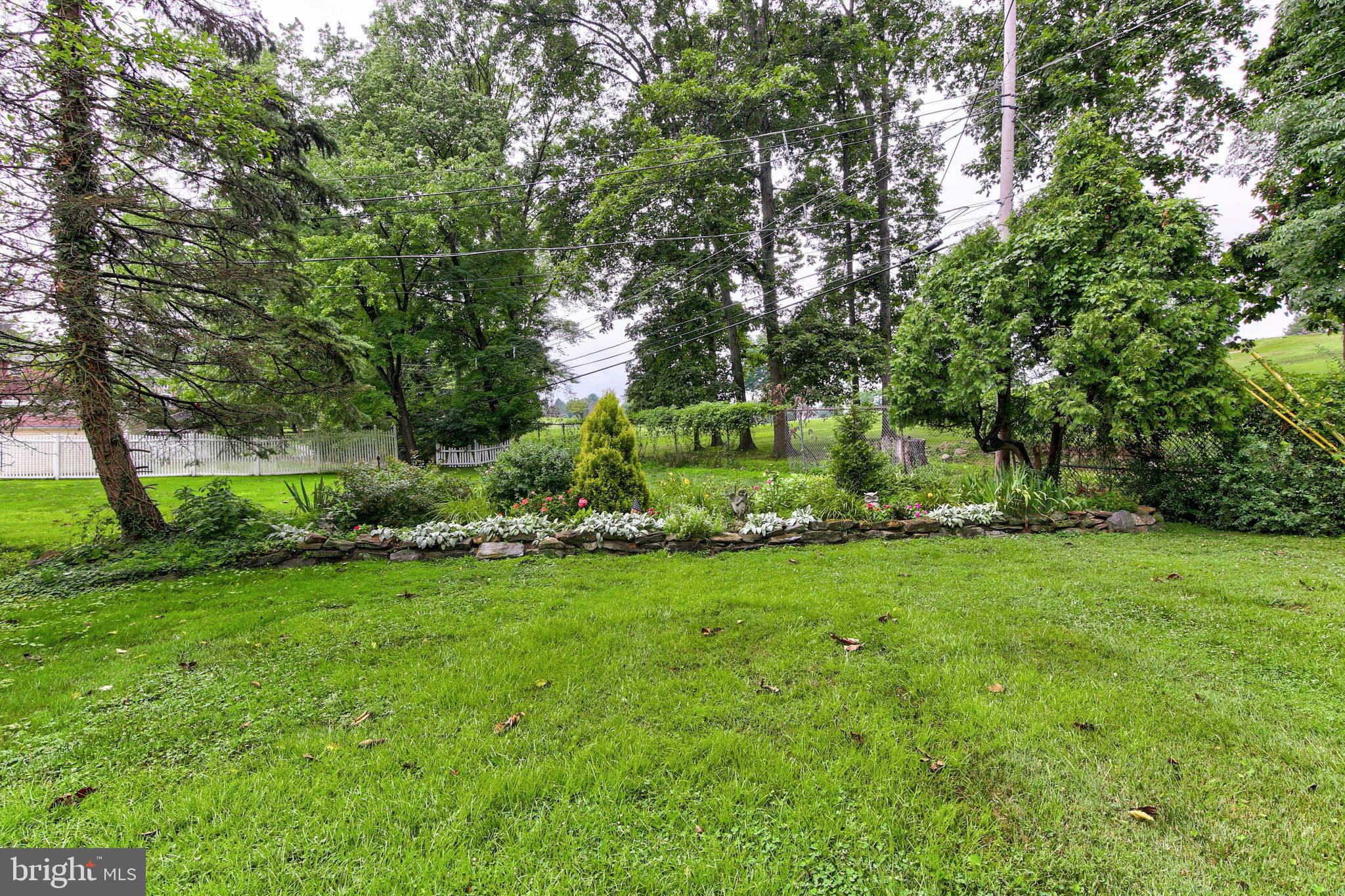 610 West Rolling Road Springfield, PA 19064 - Photo 8 of 34 Large back yard with no one behind you