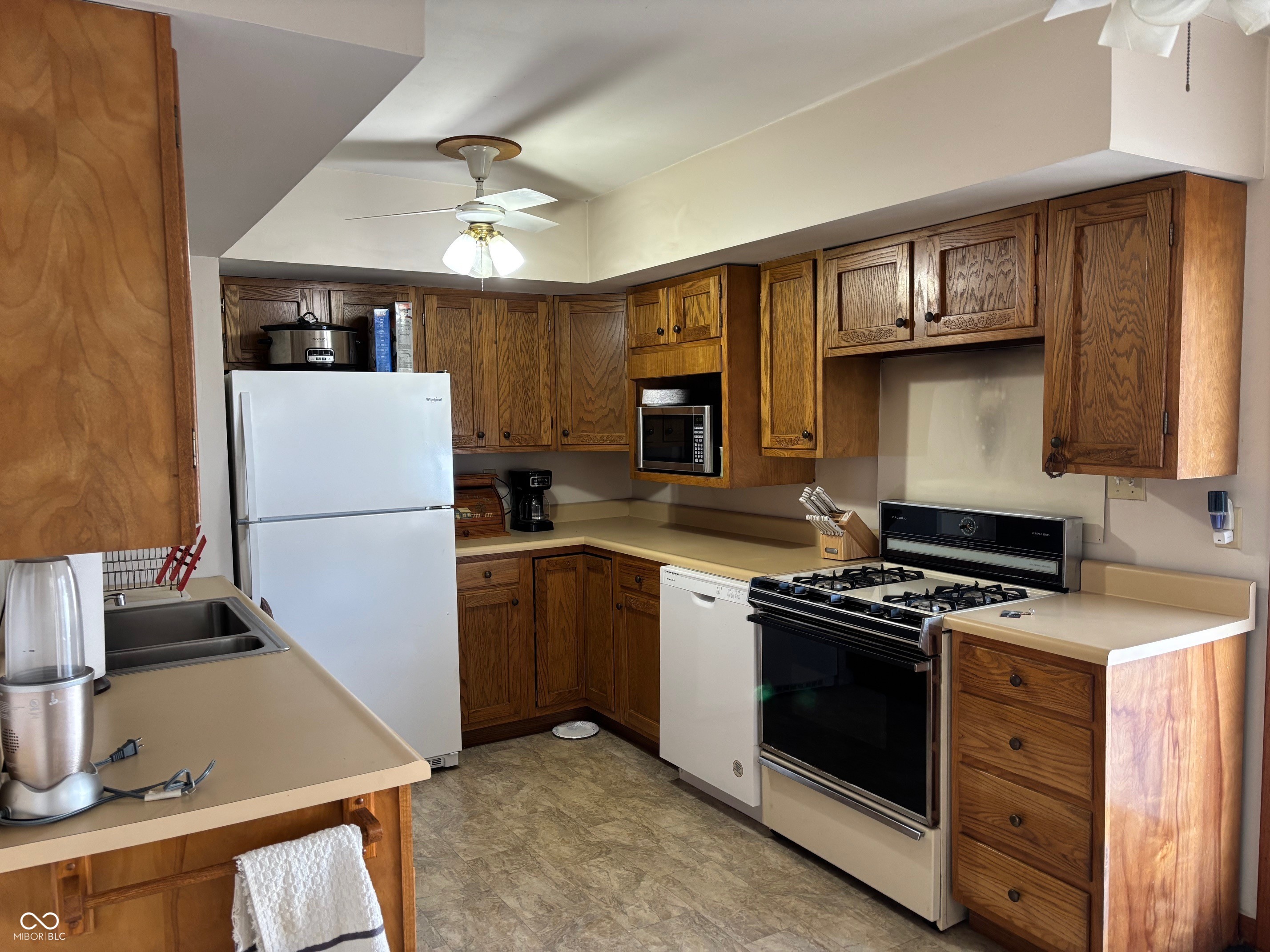 242 Collier Street Columbus, IN 47201 - Photo 4 of 13 Gallery Image 4