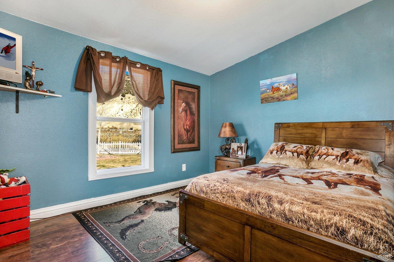 102 Cut Throat Loop Gypsum, CO 81637 - Photo 18 of 25 a bedroom with a bed and dresser