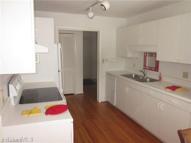 671 Lake Lemar Road Reidsville, NC 27320 - Photo 10 of 16 Kitchen. A great kitchen ready for holiday breakfast!