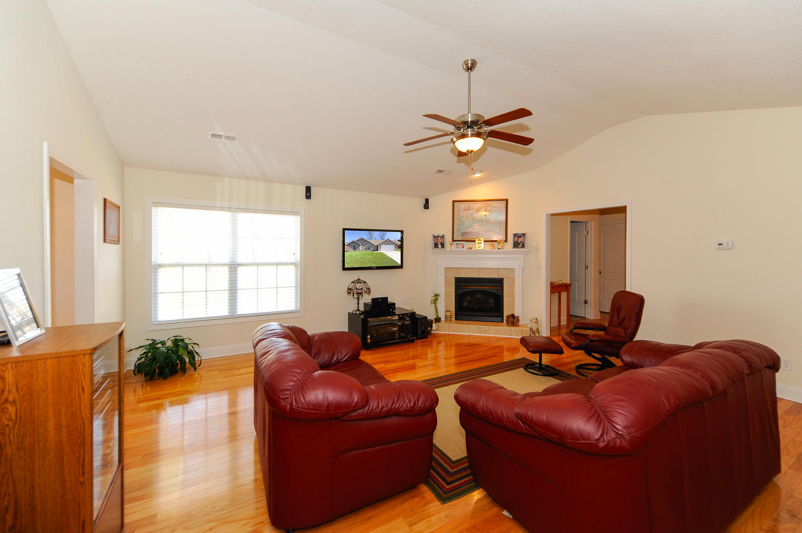 928 Elsborn Ridge Road Maryville, TN 37801 - Photo 2 of 25 Living Room