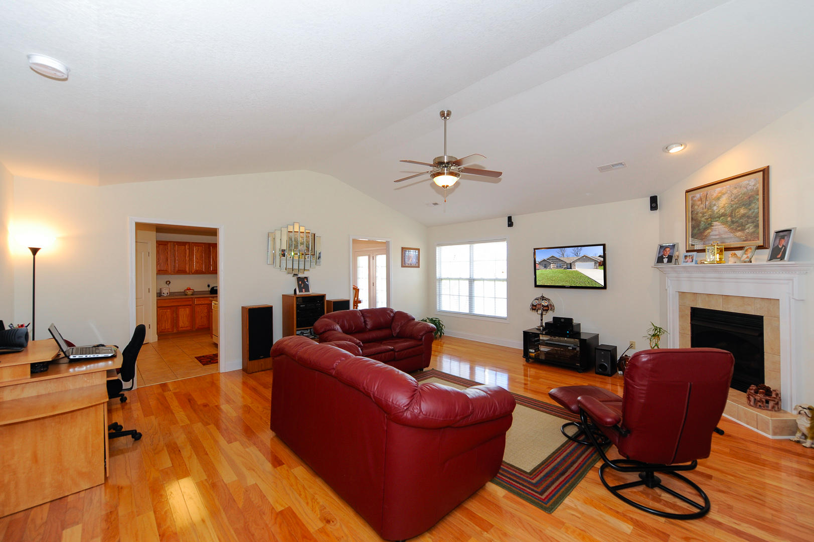 928 Elsborn Ridge Road Maryville, TN 37801 - Photo 13 of 25 Living Room