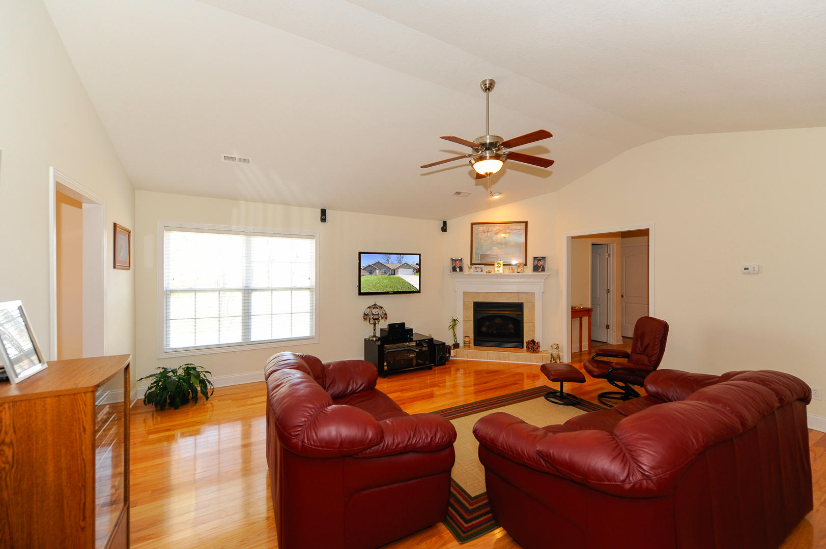 928 Elsborn Ridge Road Maryville, TN 37801 - Photo 14 of 25 Living Room