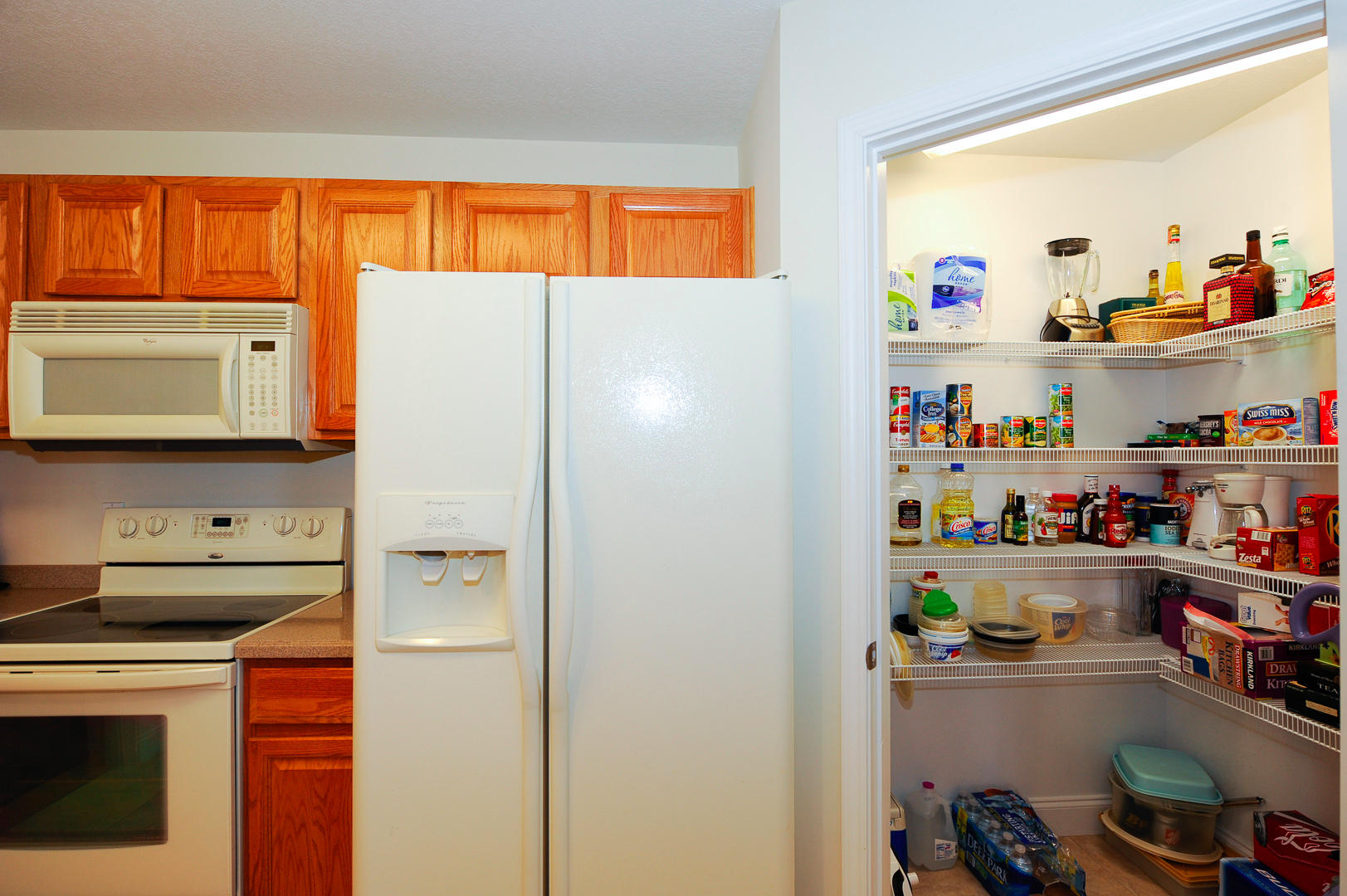 928 Elsborn Ridge Road Maryville, TN 37801 - Photo 5 of 25 Kitchen Pantry