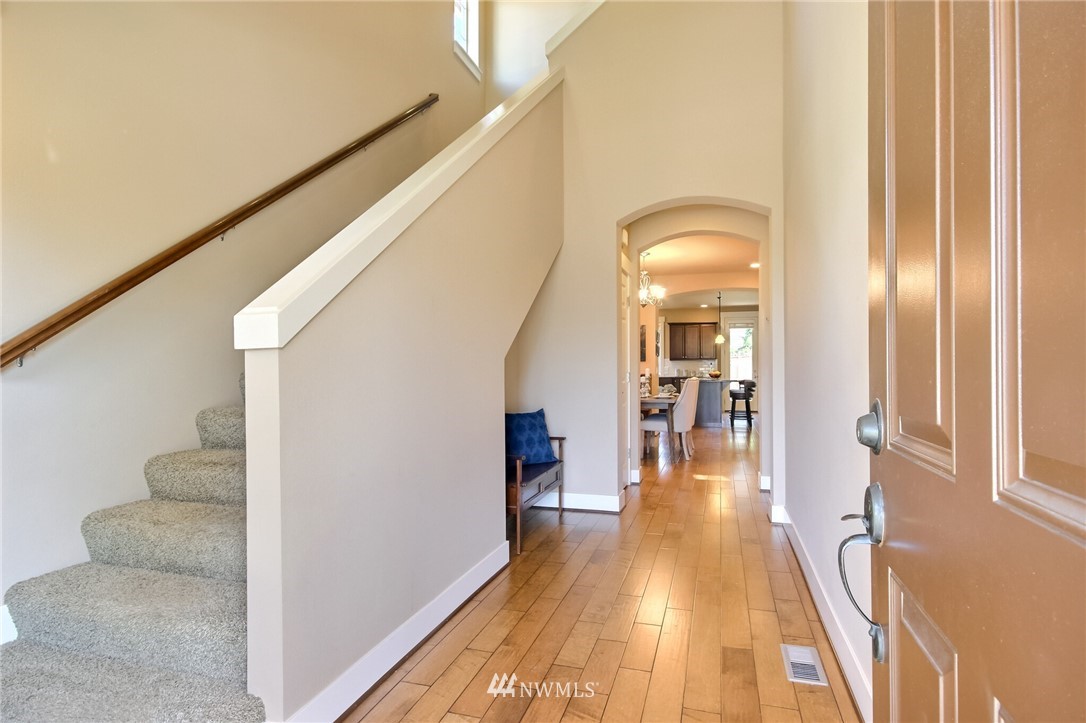 5604 Northeast 7th Place Renton, WA 98059 - Photo 3 of 40