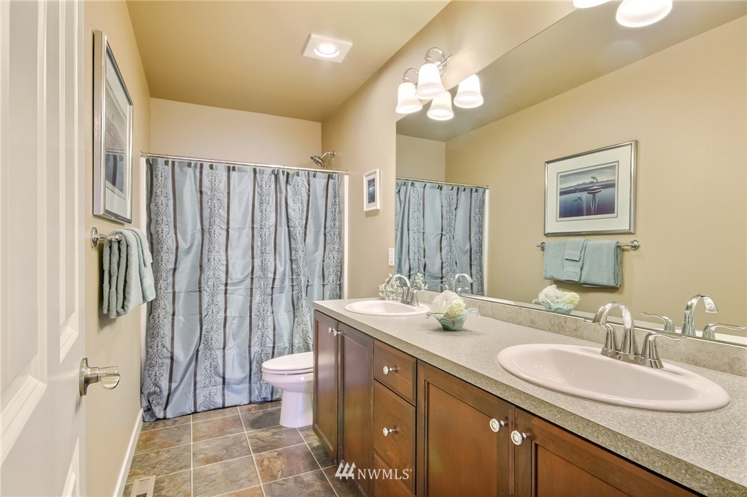 5604 Northeast 7th Place Renton, WA 98059 - Photo 23 of 40