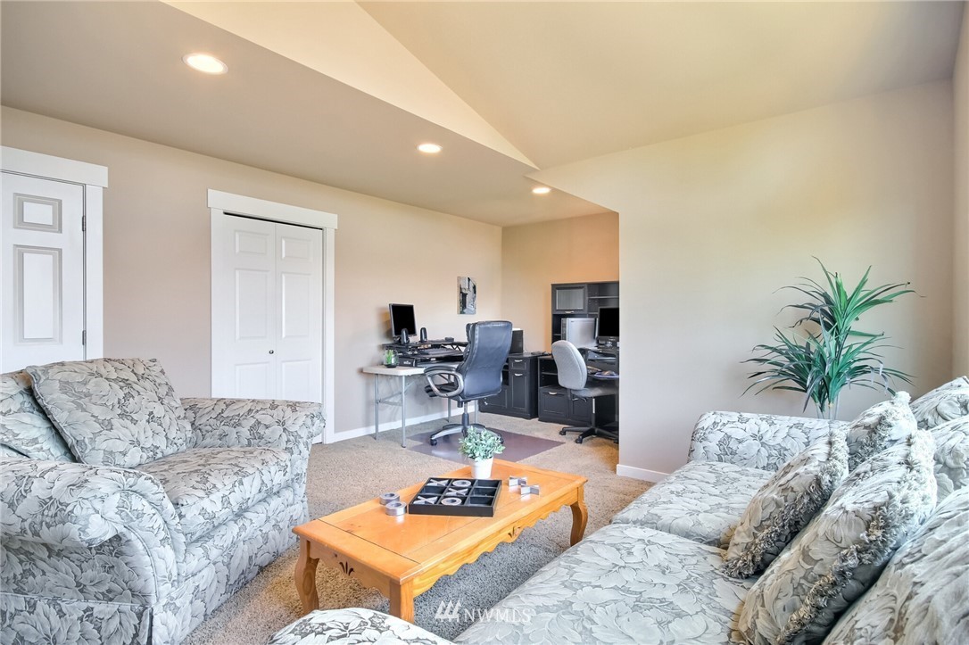 5604 Northeast 7th Place Renton, WA 98059 - Photo 28 of 40