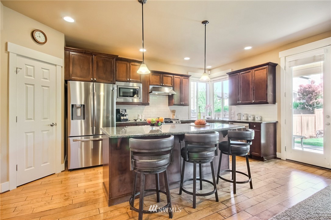 5604 Northeast 7th Place Renton, WA 98059 - Photo 7 of 40