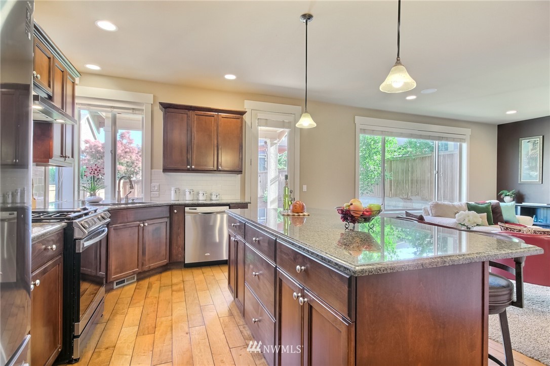 5604 Northeast 7th Place Renton, WA 98059 - Photo 8 of 40