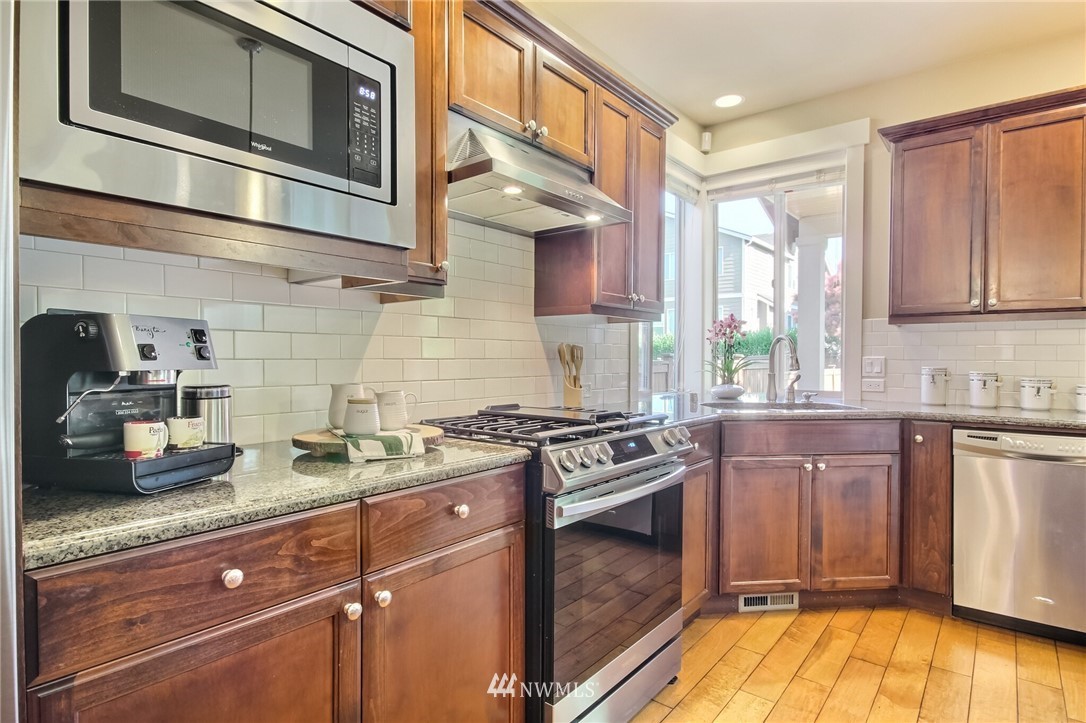 5604 Northeast 7th Place Renton, WA 98059 - Photo 9 of 40