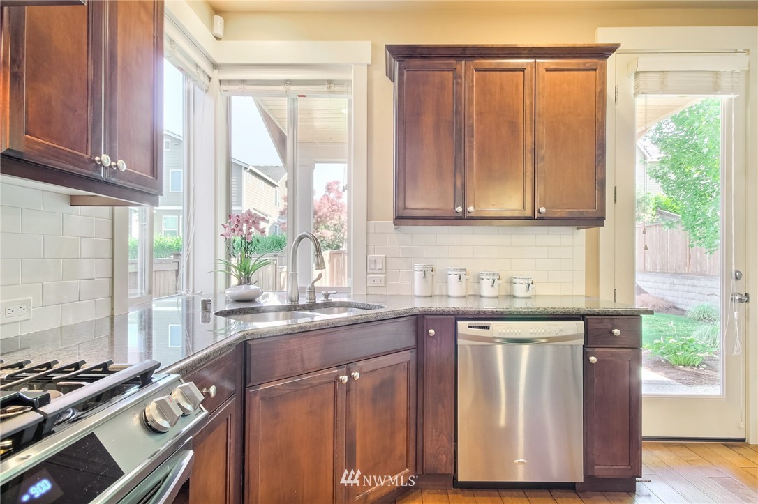 5604 Northeast 7th Place Renton, WA 98059 - Photo 10 of 40