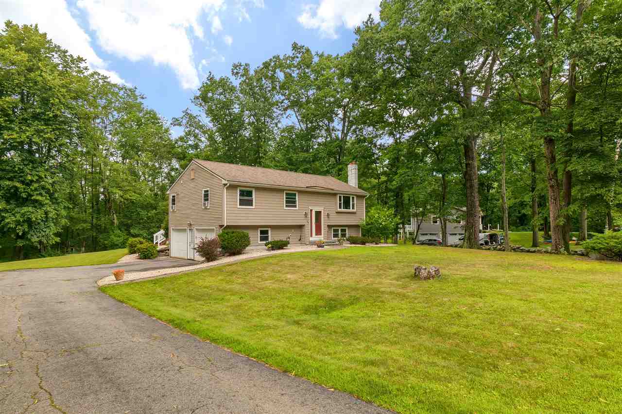 88 Lancaster Farm Road Salem, NH 03079 - Photo 2 of 40