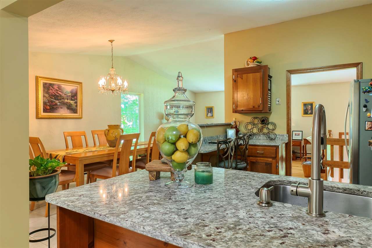 88 Lancaster Farm Road Salem, NH 03079 - Photo 11 of 40