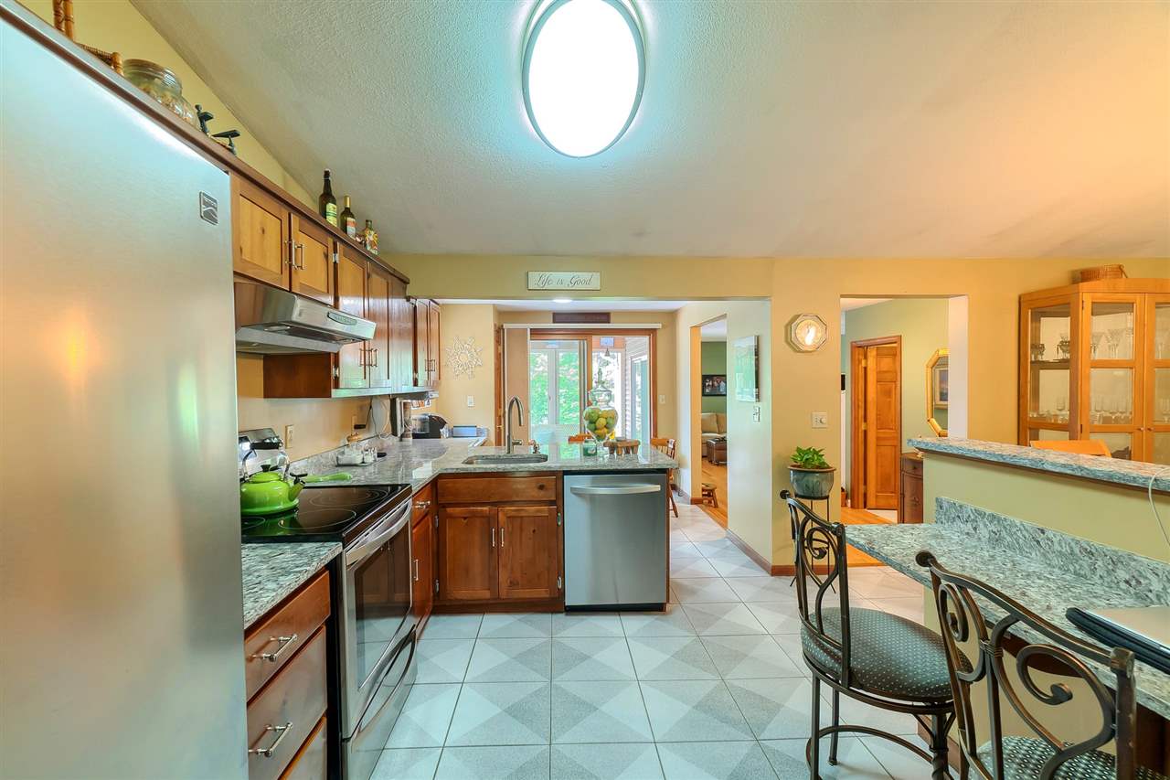 88 Lancaster Farm Road Salem, NH 03079 - Photo 10 of 40