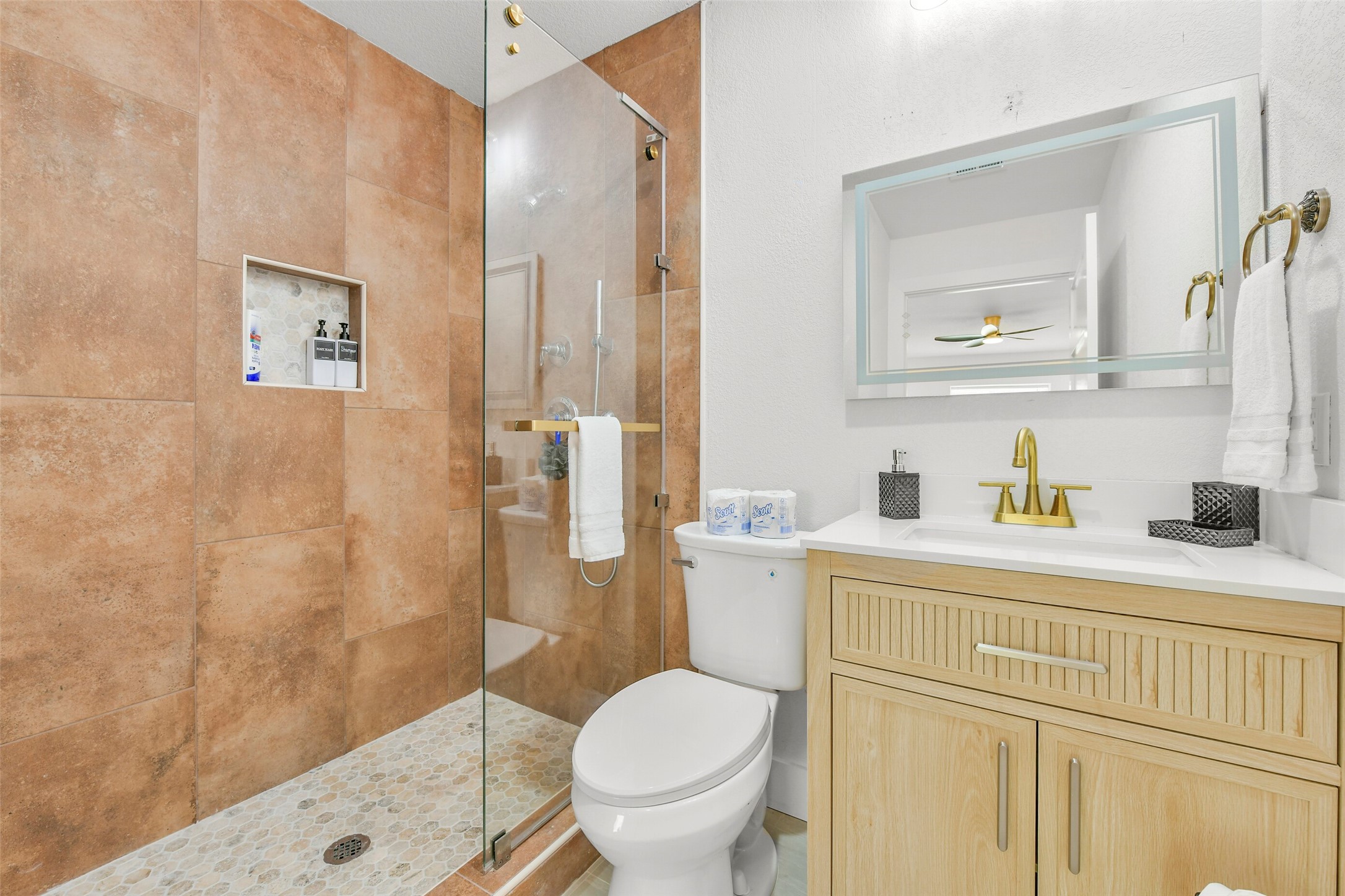 7103 Long Point Road, Unit A Houston, TX 77055 - Photo 12 of 19 Gallery Image 12