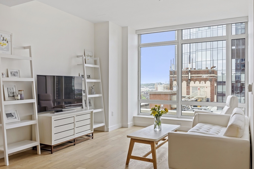 400 Stuart Street, Unit 18F Boston, MA 02116 - Photo 1 of 27 Gallery Image 1