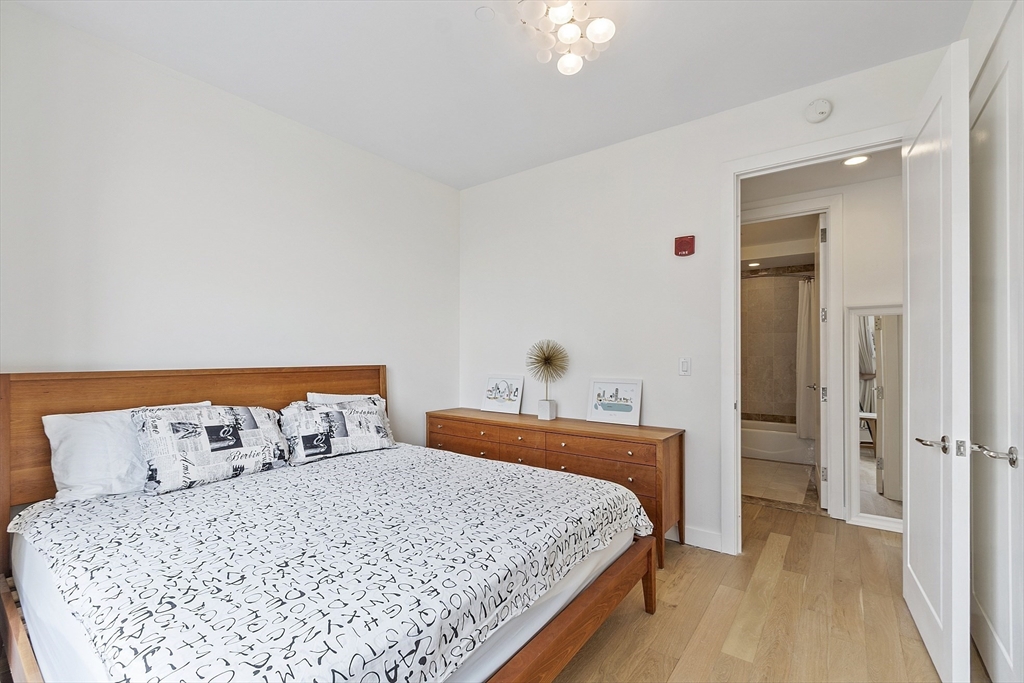 400 Stuart Street, Unit 18F Boston, MA 02116 - Photo 13 of 27 Gallery Image 13