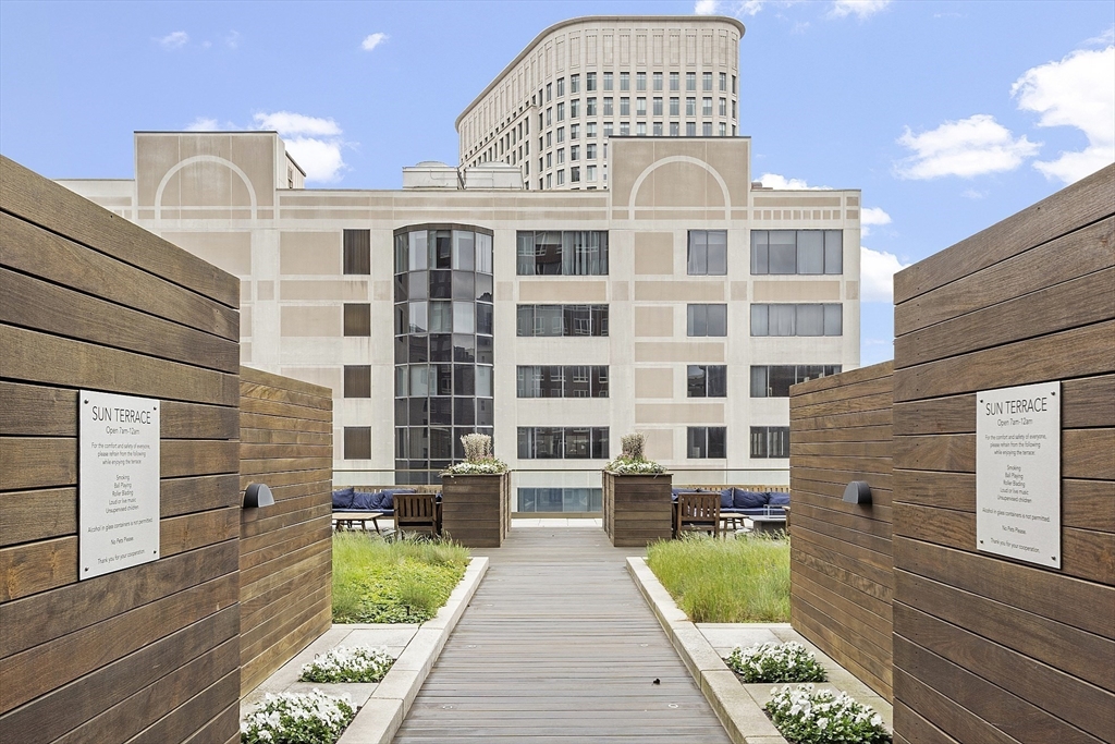 400 Stuart Street, Unit 18F Boston, MA 02116 - Photo 19 of 27 Gallery Image 19