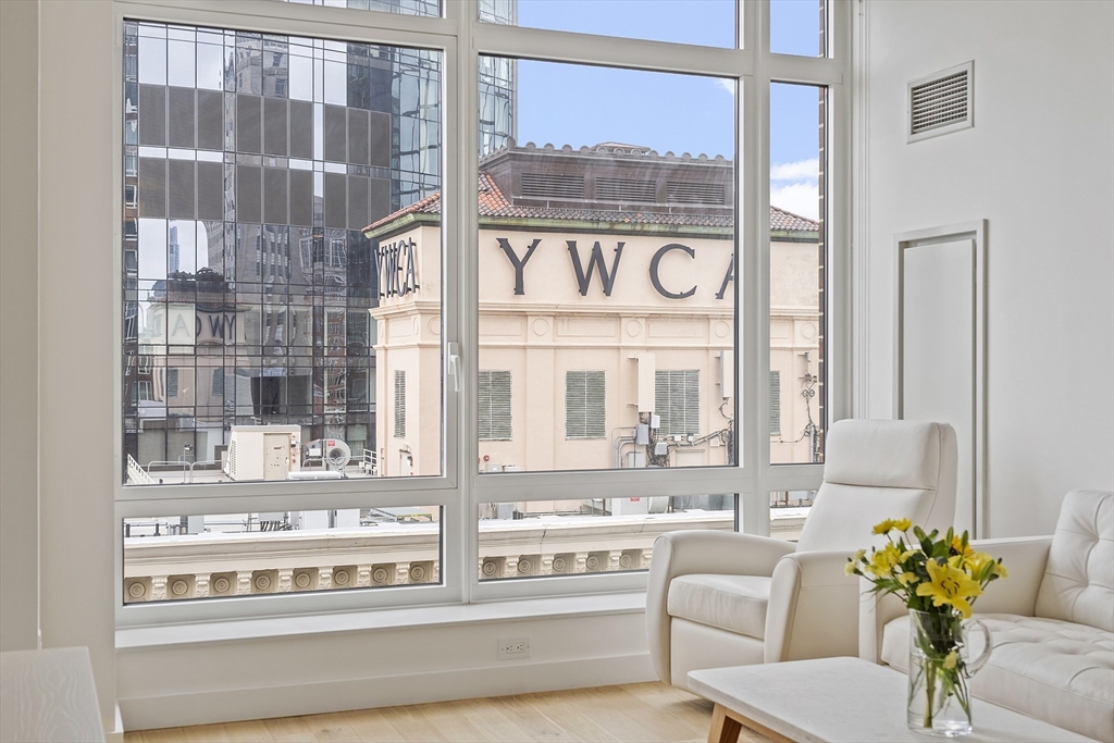 400 Stuart Street, Unit 18F Boston, MA 02116 - Photo 3 of 27 Gallery Image 3