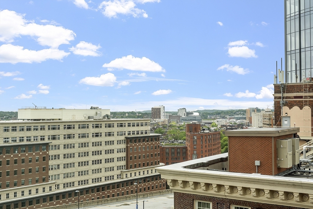 400 Stuart Street, Unit 18F Boston, MA 02116 - Photo 4 of 27 Gallery Image 4