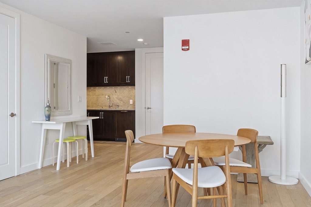 400 Stuart Street, Unit 18F Boston, MA 02116 - Photo 6 of 27 Gallery Image 6