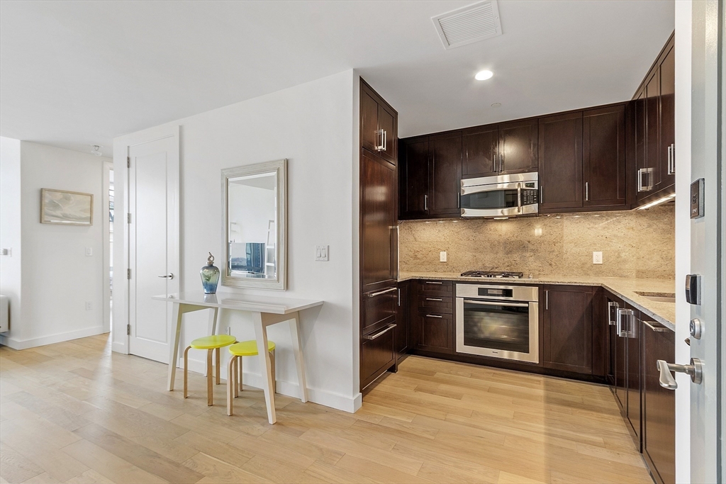 400 Stuart Street, Unit 18F Boston, MA 02116 - Photo 9 of 27 Gallery Image 9