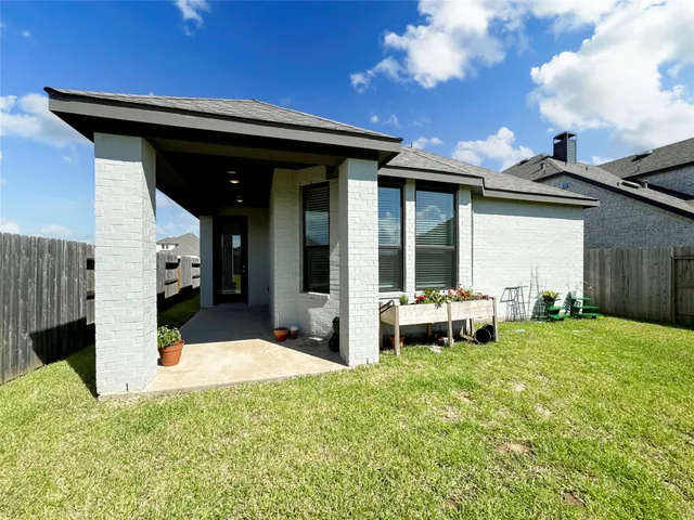 a view of an house with backyard porch and furniture