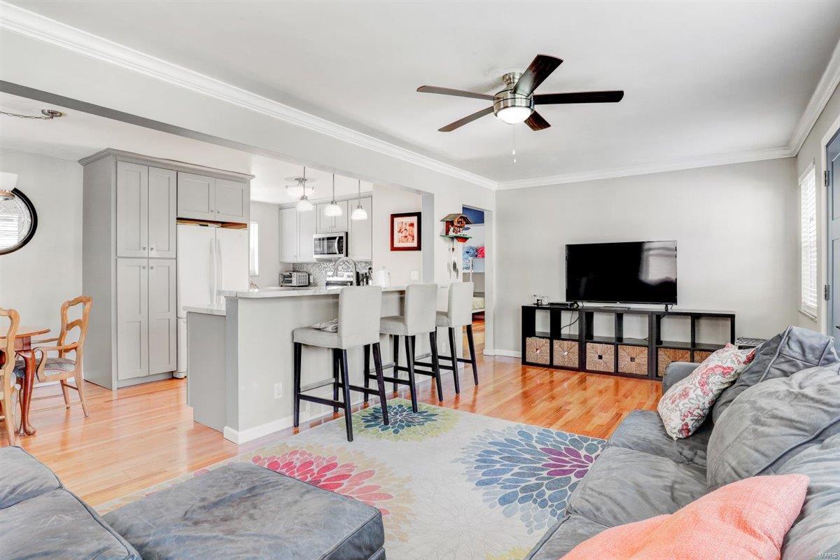 976 Lindemann Road St. Louis, MO 63131 - Photo 3 of 25 Gallery Image 3