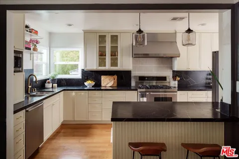 $1,799,000 | 2583 Canyon Drive, Los Angeles, CA 90068