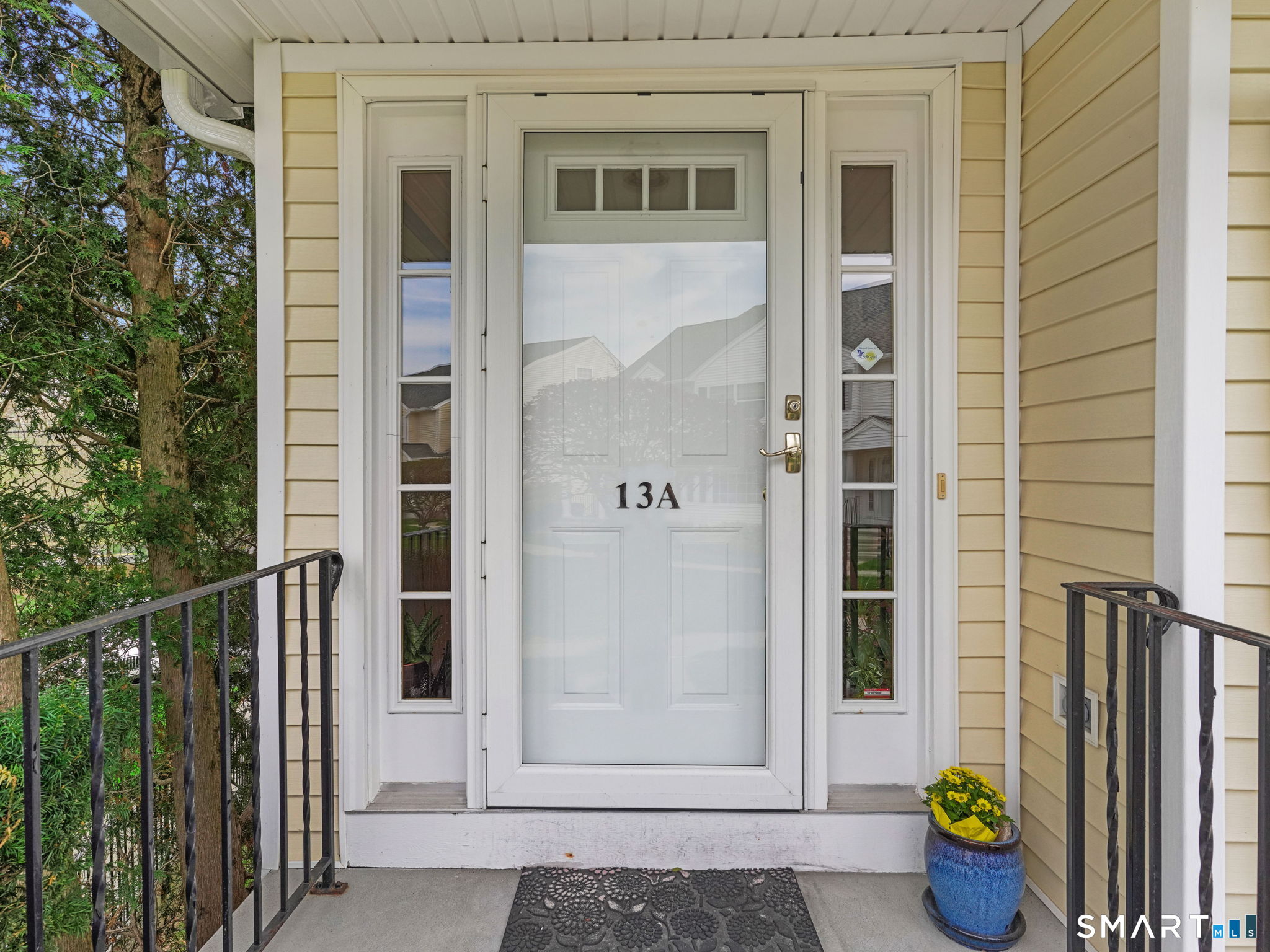 180 Turn Of River Road, Unit 13A Stamford, CT 06905 - Photo 3 of 40