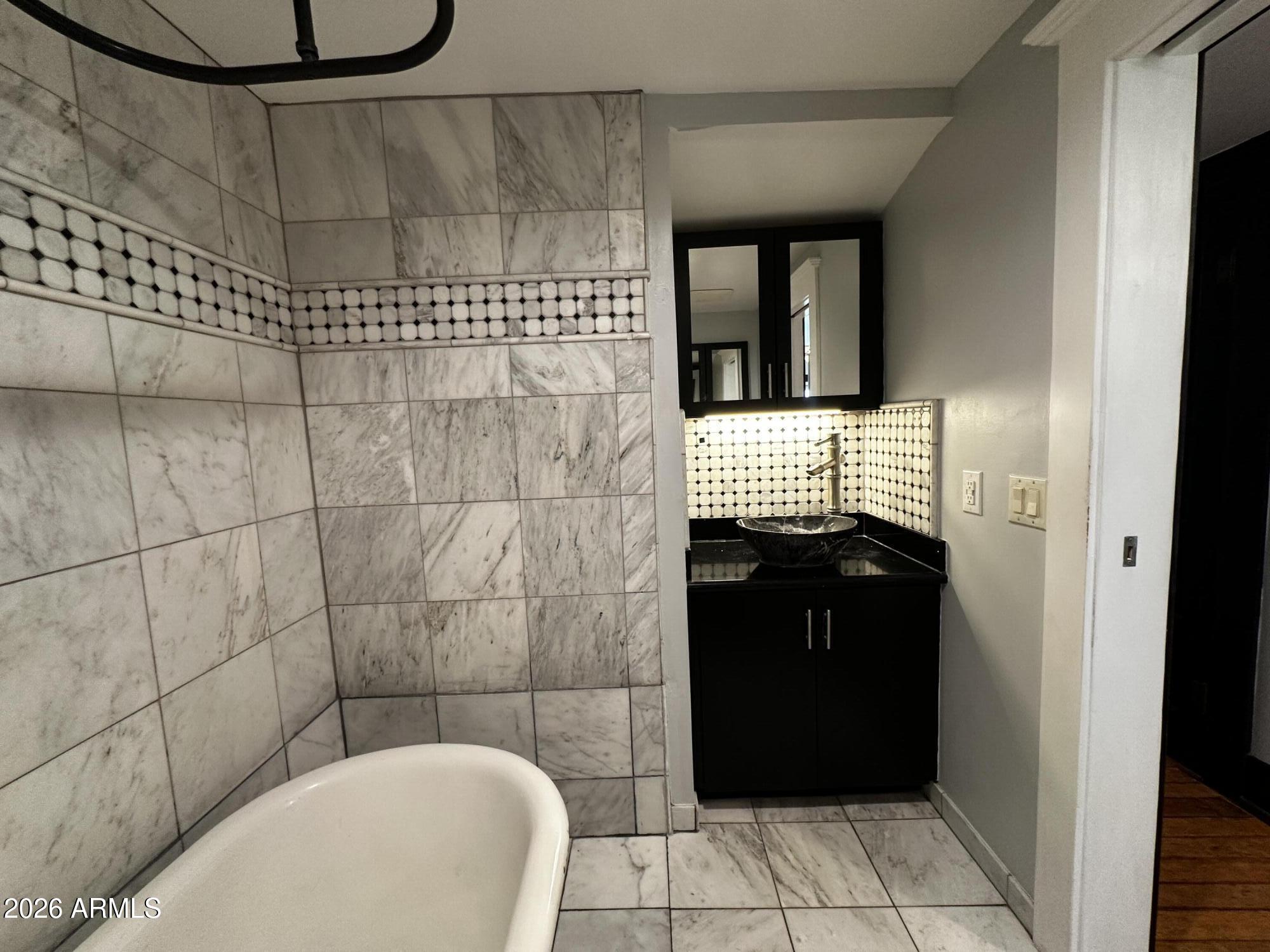 681 Main Street Jerome, AZ 86331 - Photo 16 of 40 Hall bath