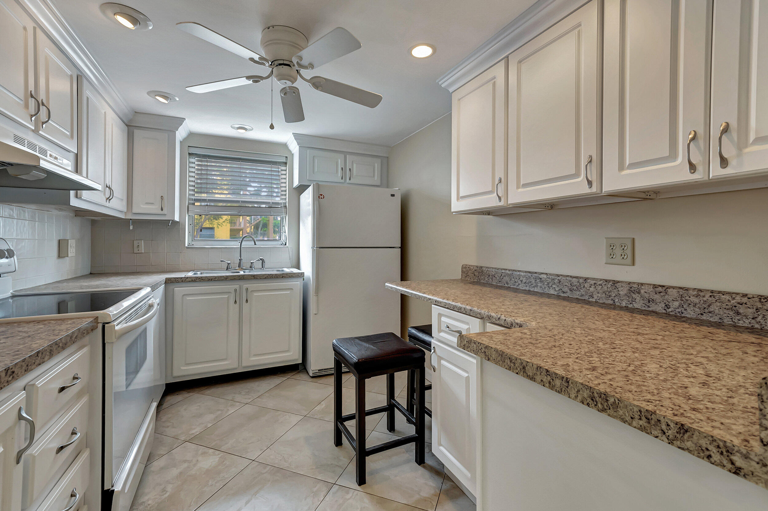 22805 Southwest 66th Avenue, Unit 105 Boca Raton, FL 33428 - Photo 14 of 26 DSC_3013