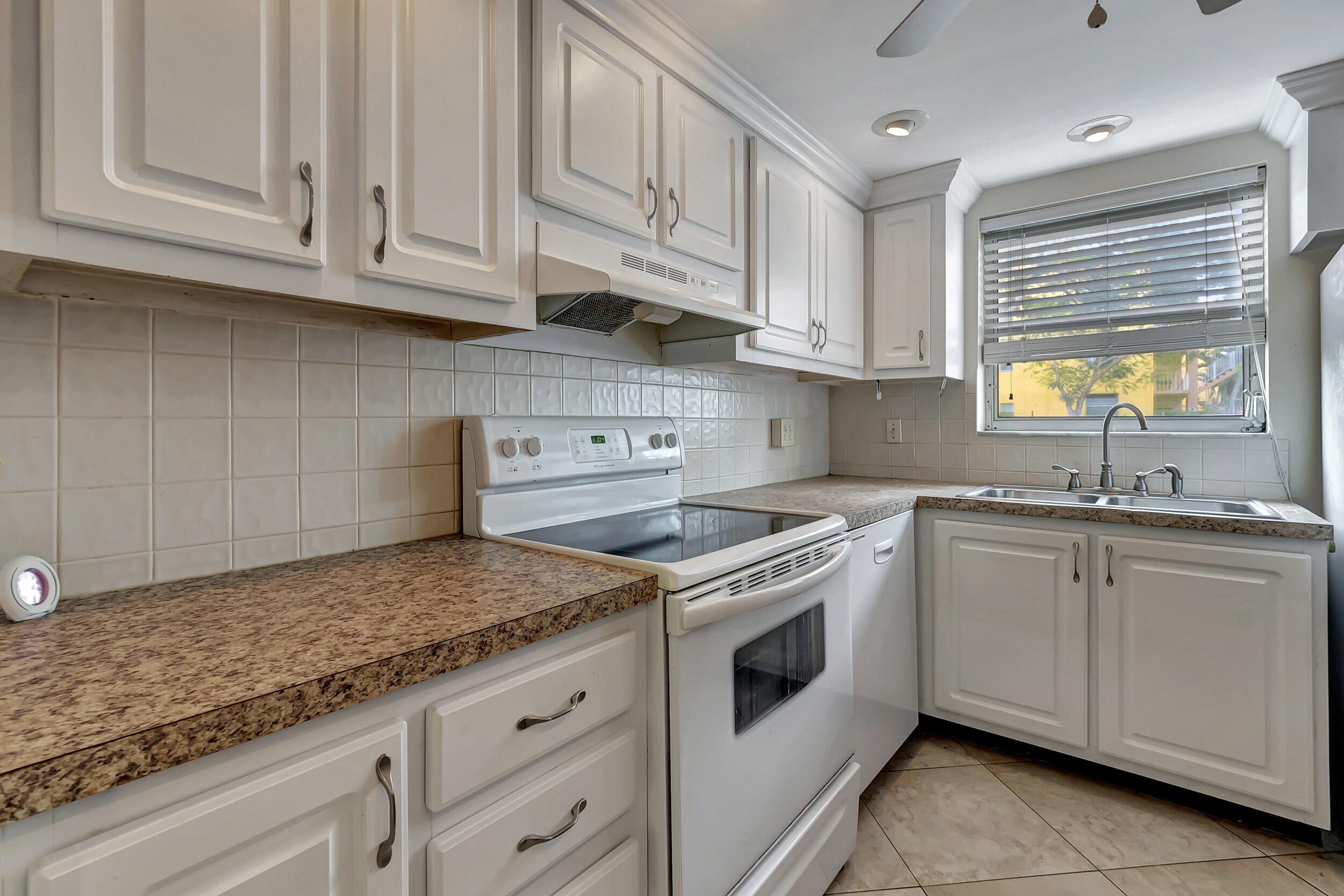 22805 Southwest 66th Avenue, Unit 105 Boca Raton, FL 33428 - Photo 16 of 26 DSC_3023