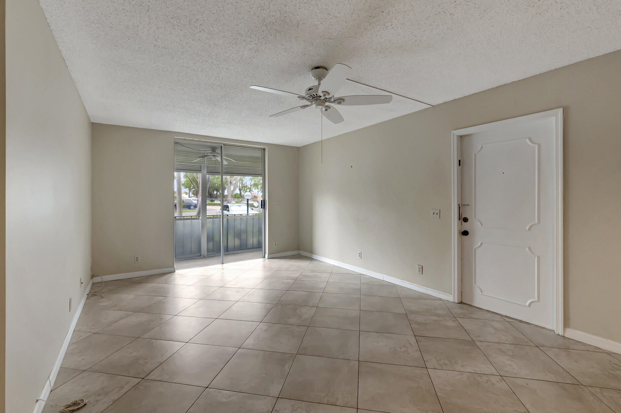 22805 Southwest 66th Avenue, Unit 105 Boca Raton, FL 33428 - Photo 6 of 26 DSC_2973