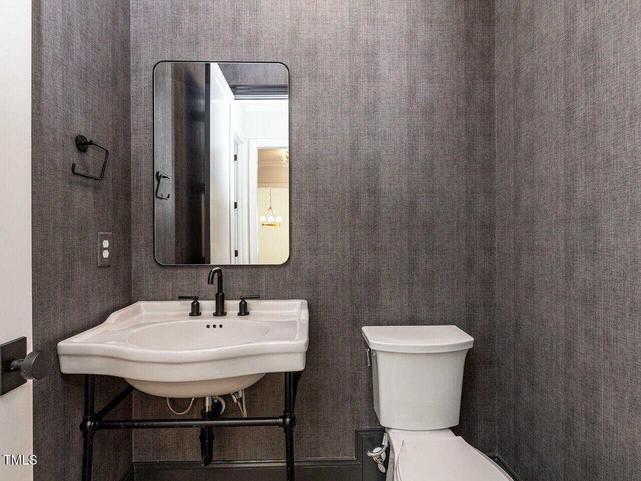 2300 Lyon Street Raleigh, NC 27608 - Photo 17 of 49 015-1280x960-half-bath